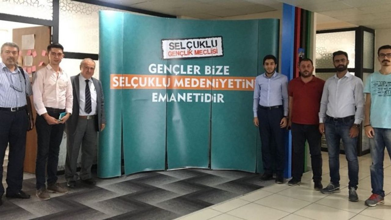 Başarılı Türkmen öğrencilere seminer