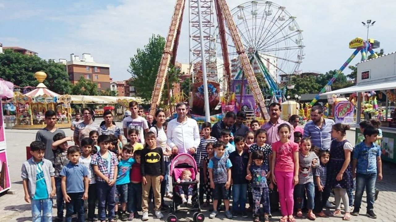 Türkmen çocuklar gönüllerince eğlendi