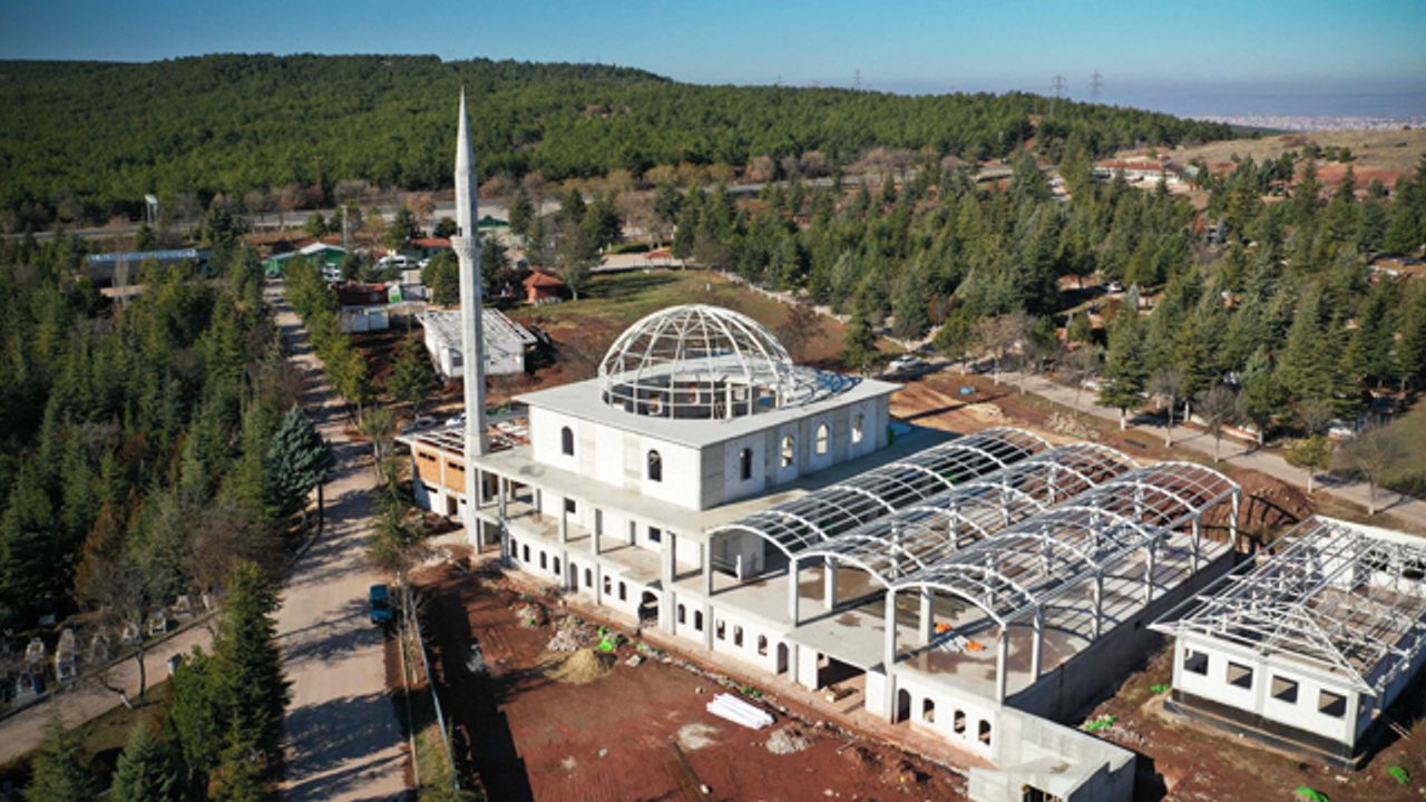 Asri Mezarlık’ta cami yapımı devam ediyor