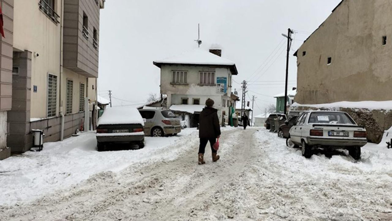 Mihalıççık sokaklarından kar manzaraları
