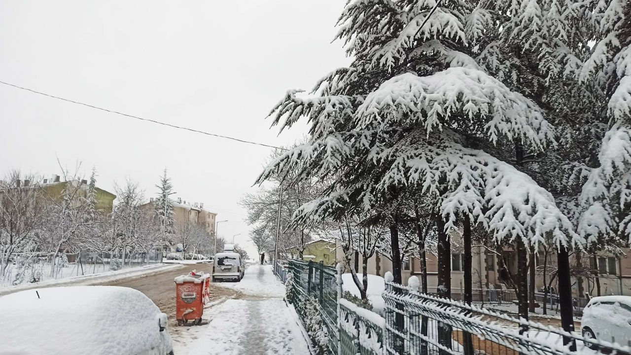 Eskişehir’in yüksek kesimlerinde kar etkili oldu