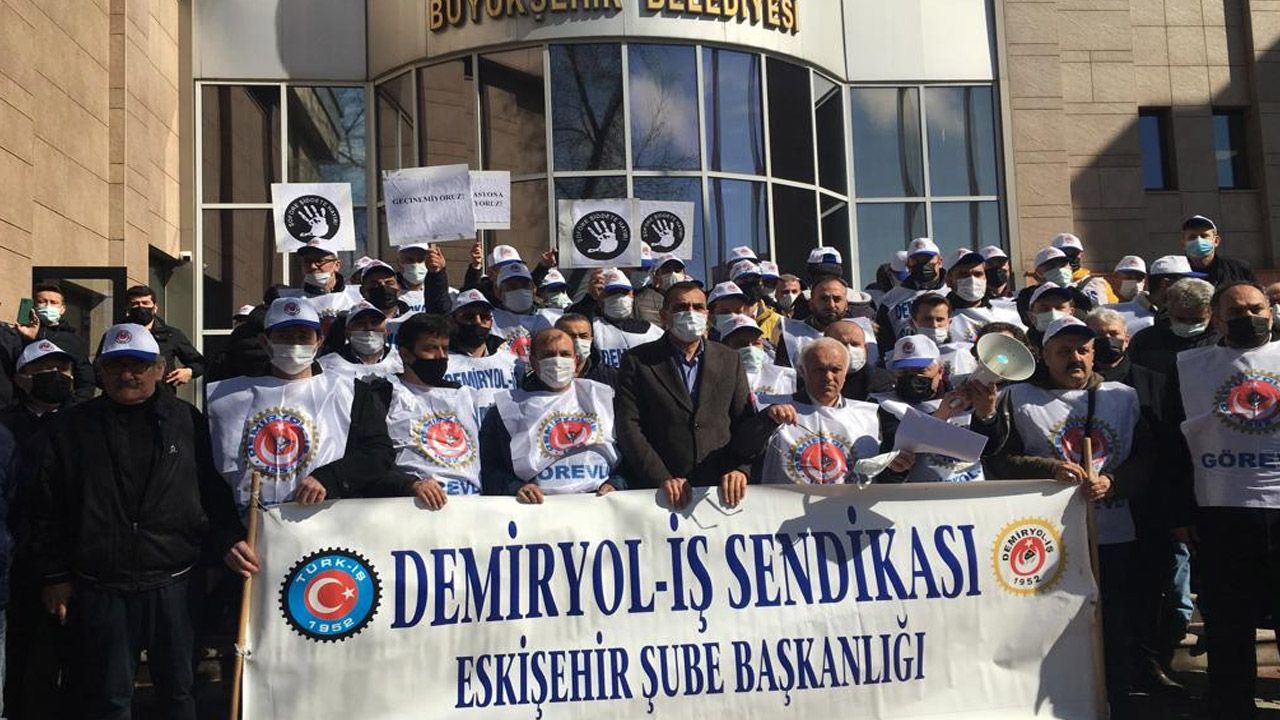 ESTRAM işçileri belediyeyi protesto etti