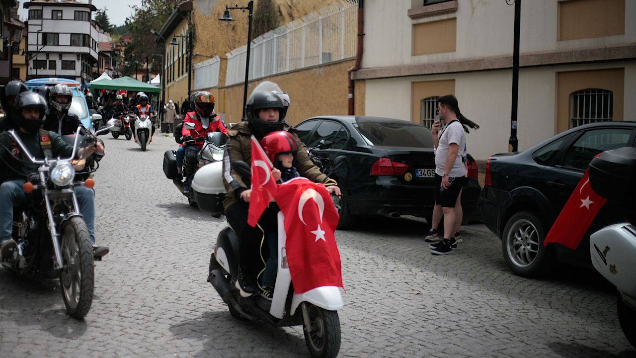 Eskişehirli motosiklet tutkunları 23 Nisan'ı kutladı