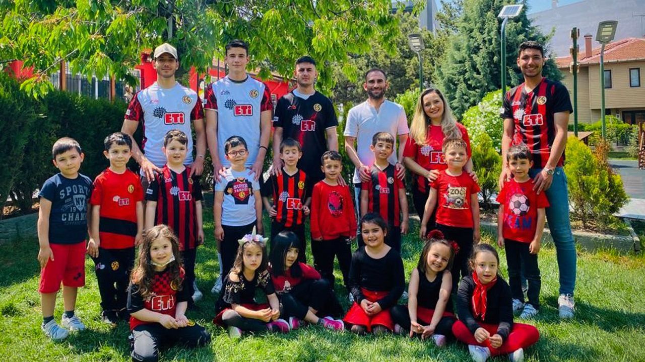 Eskişehirsporlu futbolcular çocuklarla buluştu