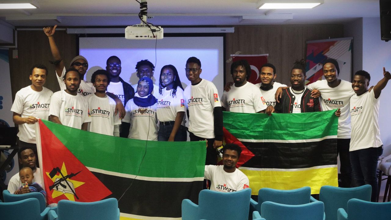 Mozambikli Başkan Danilo Eskişehir’deki Afrikalıları bir araya topladı
