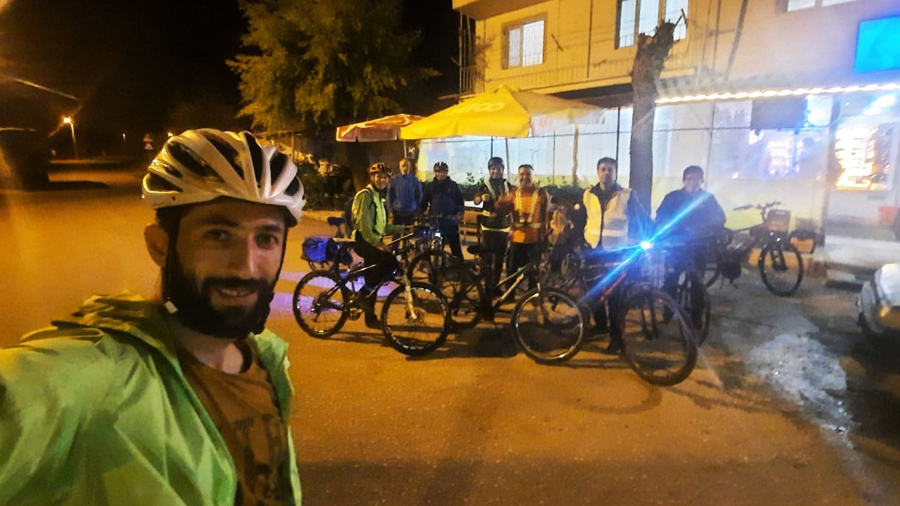 Bisiklet tutkunlarından 30 kilometrelik gece turu