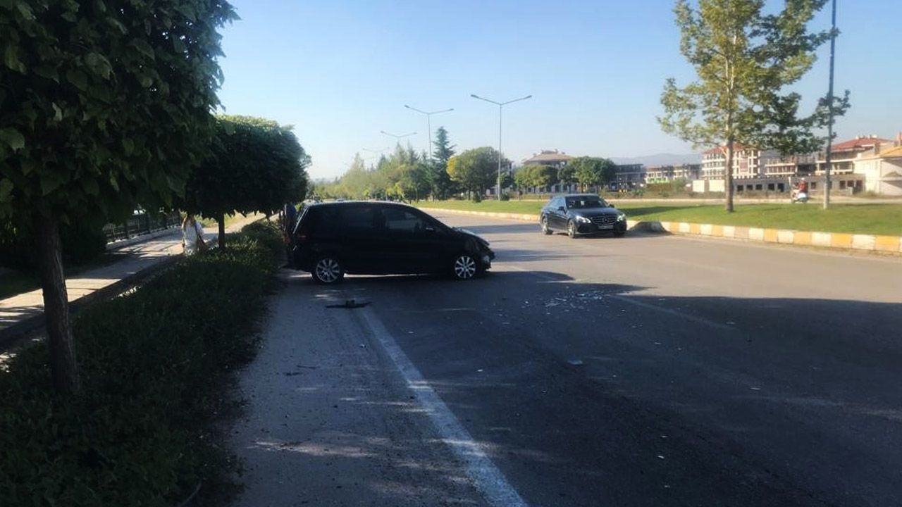Eskişehir’de iki otomobil çarpıştı