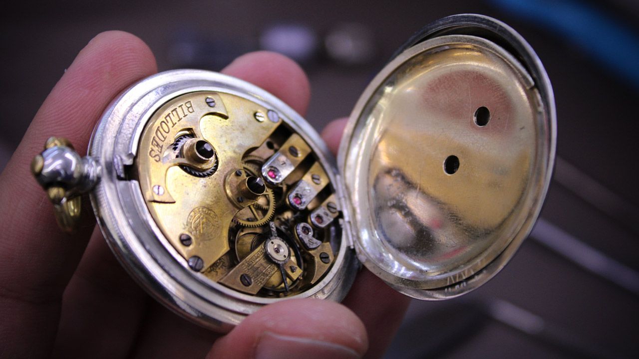 Eskişehir’de tek olan İsviçre yapımı köstekli saat dikkat çekiyor