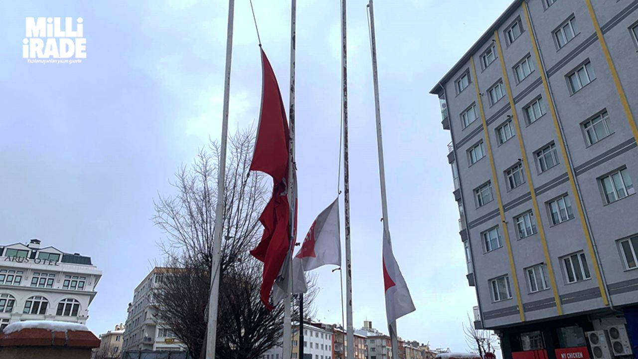 7 günlük milli yasın ardından Eskişehir’de bayraklar yarıya indi