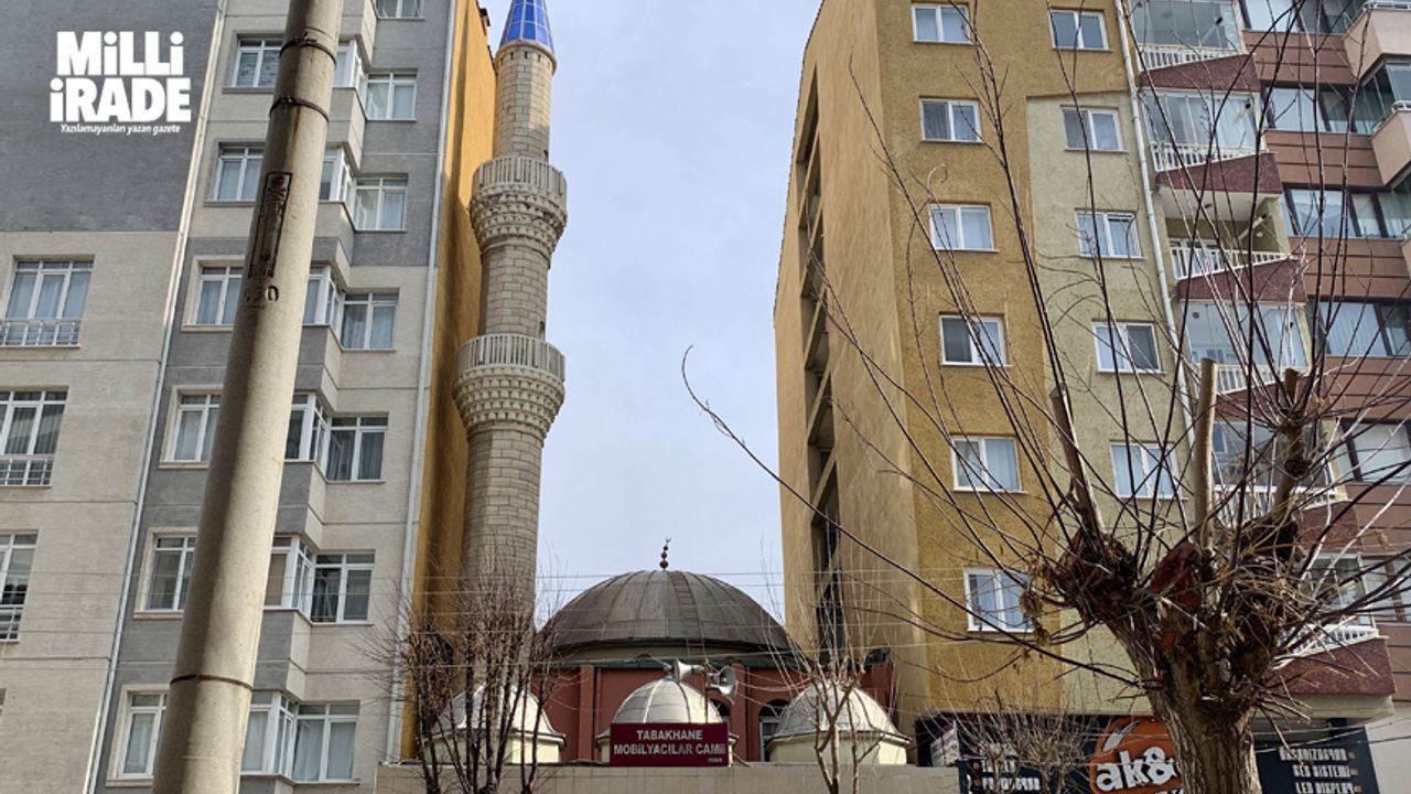 Tabakhane Camii’nin ilginç görüntüsü dikkat çekiyor.