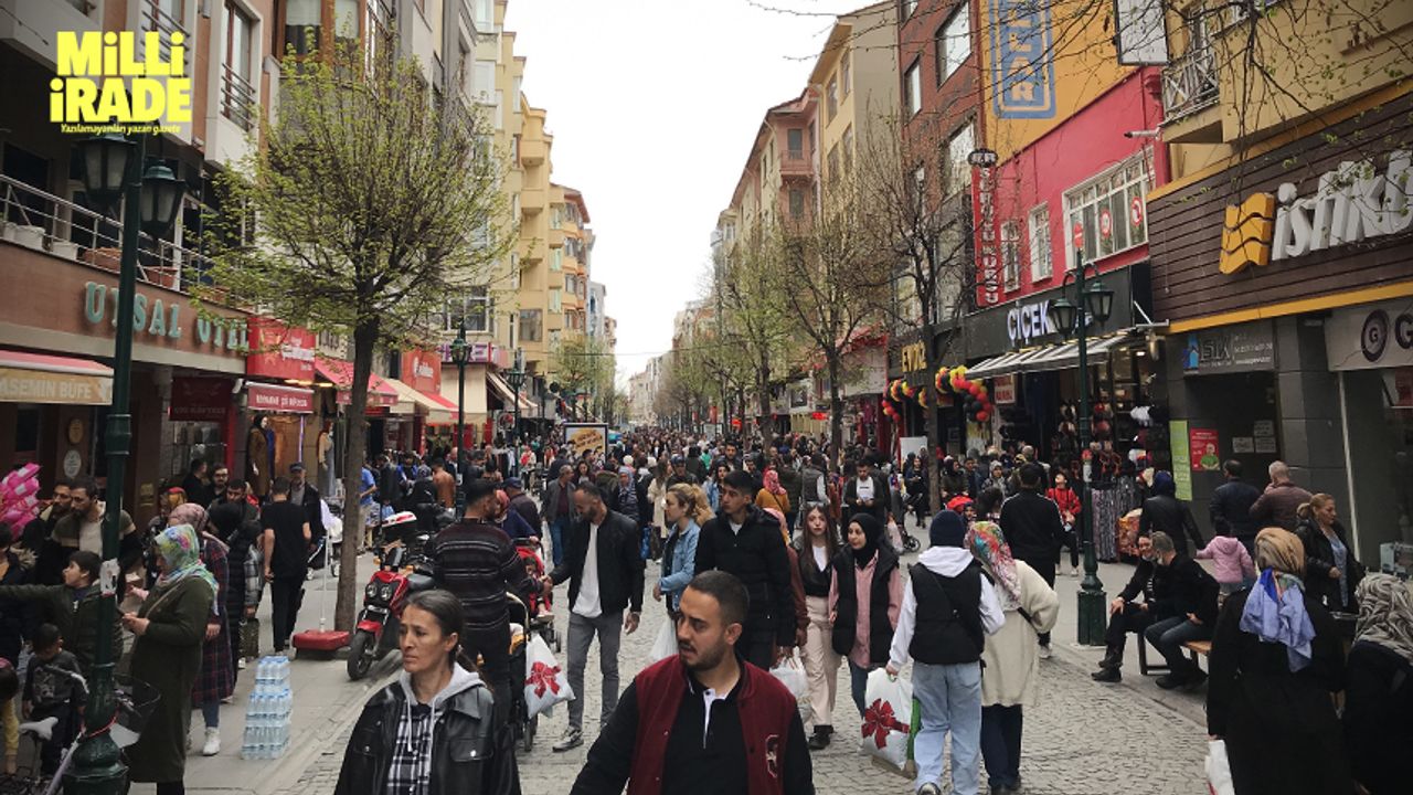 Eskişehir halkı bayram alışverişi için şehir merkezine akın etti