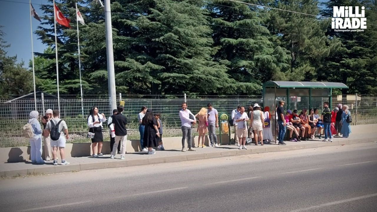 Yerli turistler Sazova'ya ulaşımda zorluk çekiyor