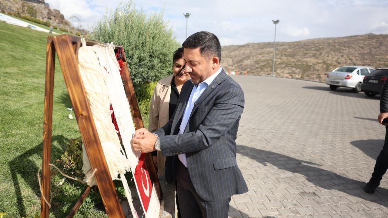 “İlmek İlmek Türkiye” Projesinde Son İlmeği Başkan Rasim Arı Attı