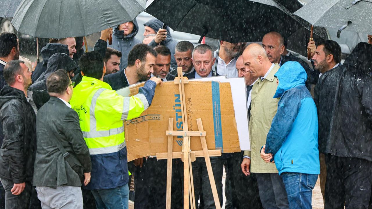 Başkan Büyükakın'dan sağanak yağış altında denetim