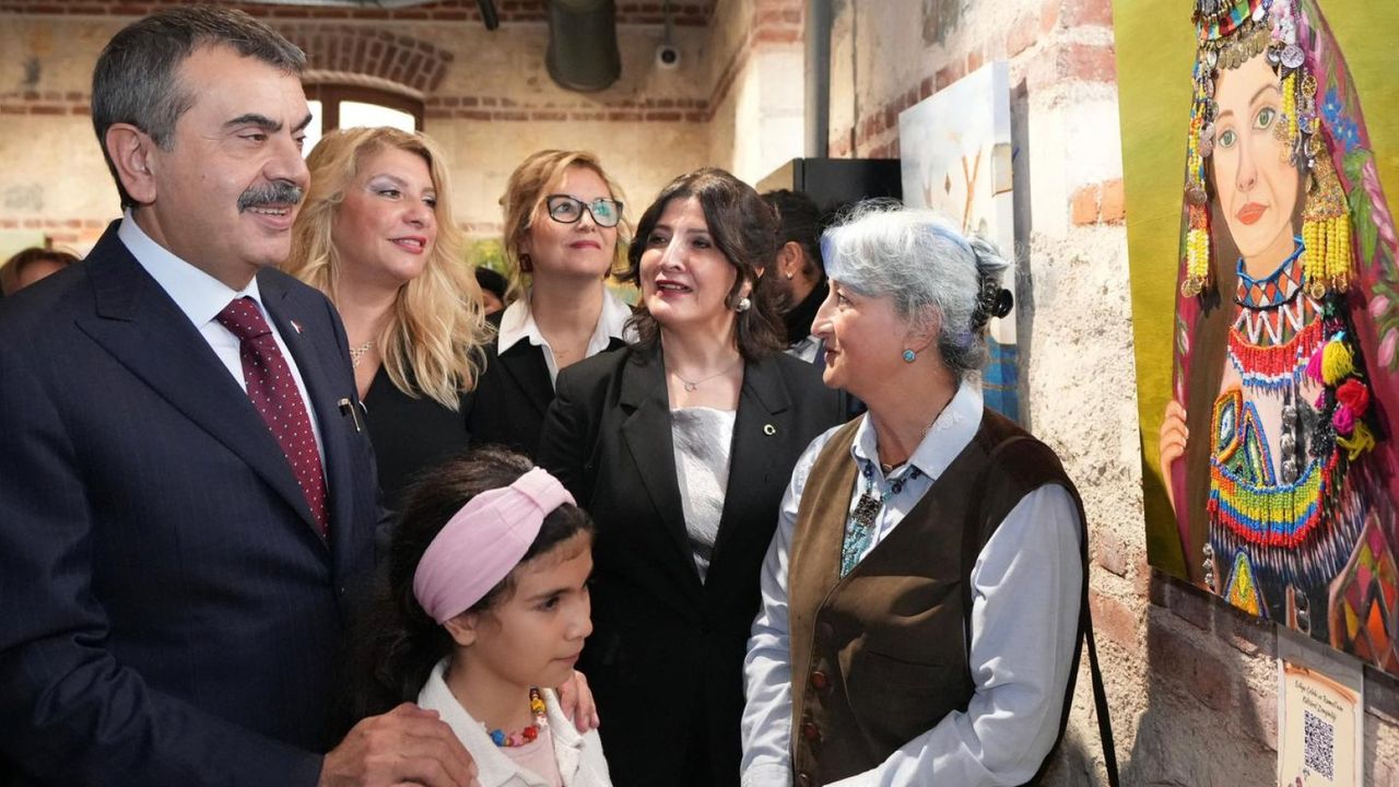 Evliya Çelebi'nin İzinde sergisi ile 3. Rami Bilim Şenliğini ziyaret etti
