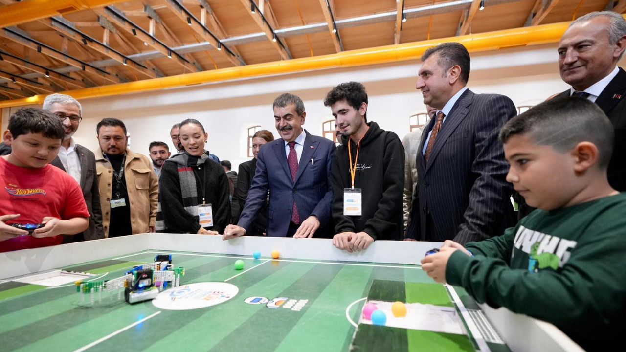 Bakan Tekin’den 3. Rami Bilim Şenliği’ne ziyaret
