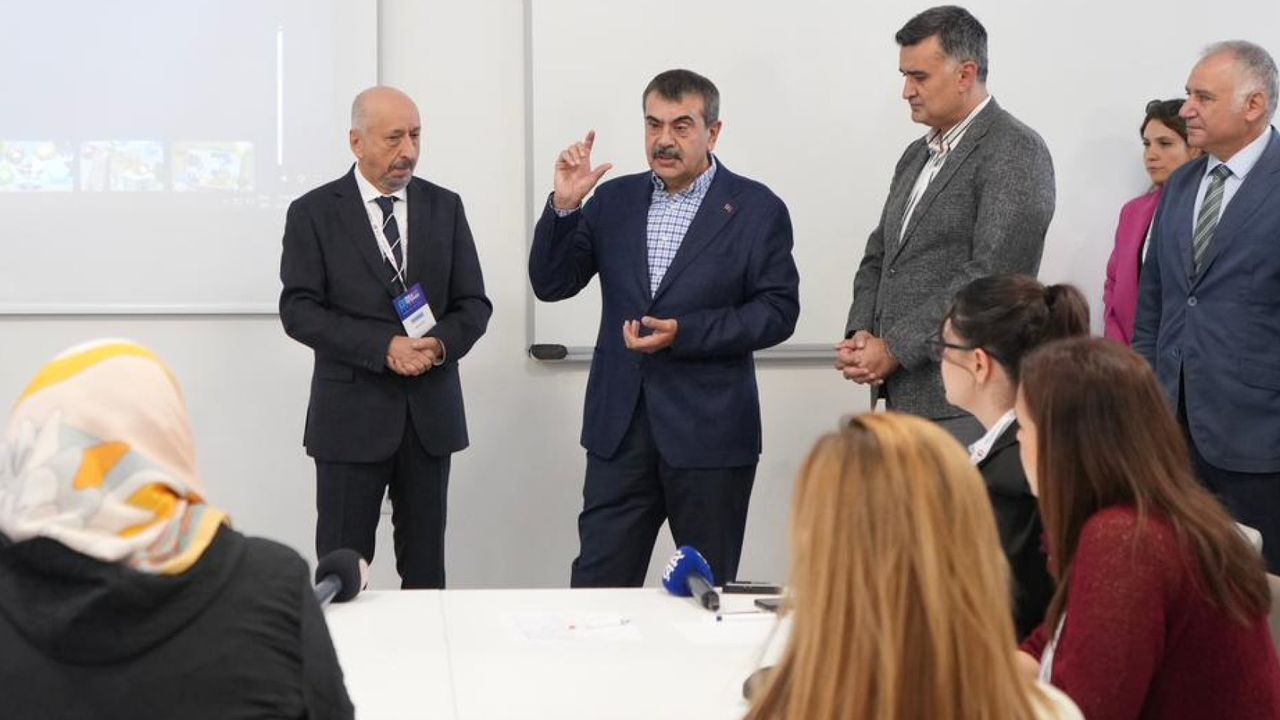 Bakan Tekin'den Zeka ve Yetenek Kongresi'ne Ziyaret