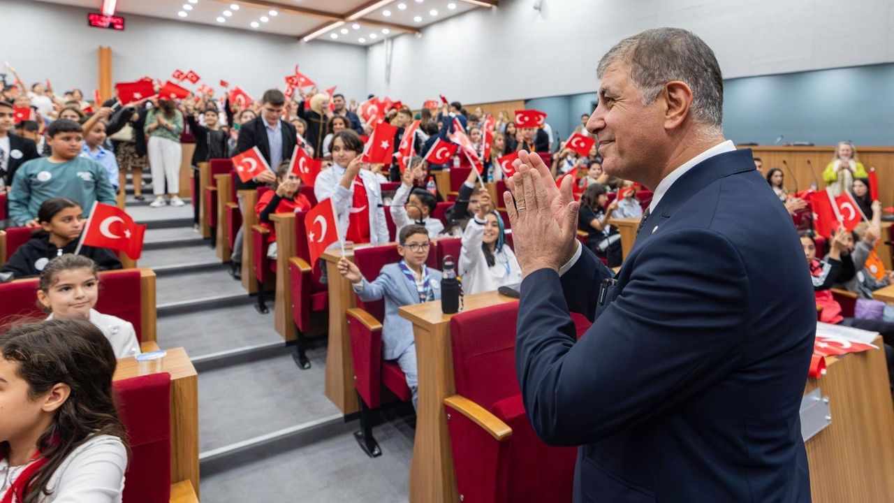 “Cumhuriyet, Atatürk’ün Türk milletine en büyük armağanıdır”