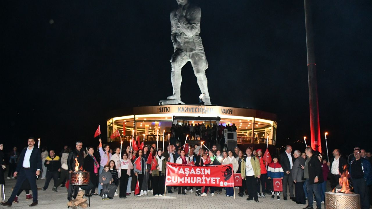 ARTVİN'DE CUMHURİYET’İN 102. YILI COŞKUYLA KUTLANDI