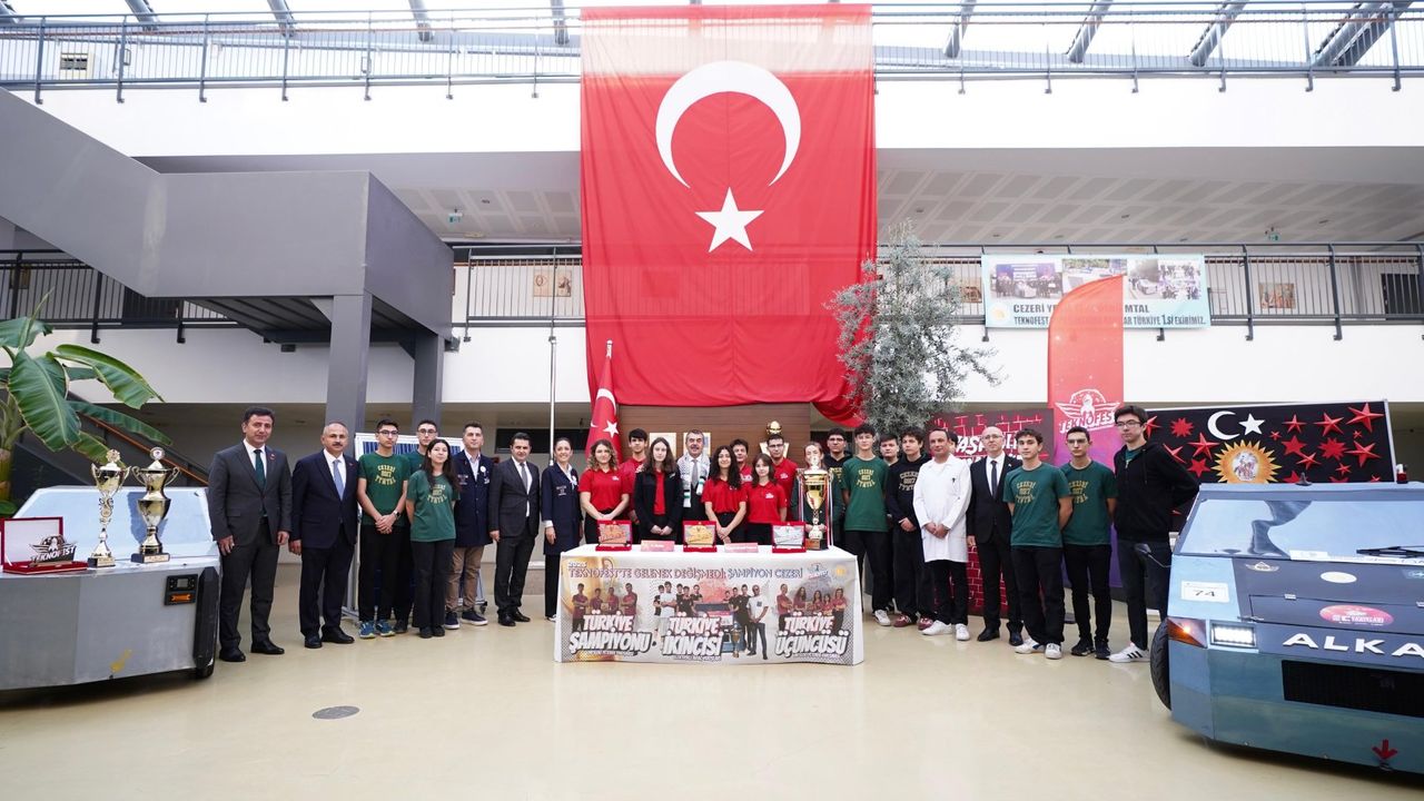 Bakan Tekin, Cezeri Yeşil Teknoloji Lisesi'nde Kermes Ziyareti Yaptı