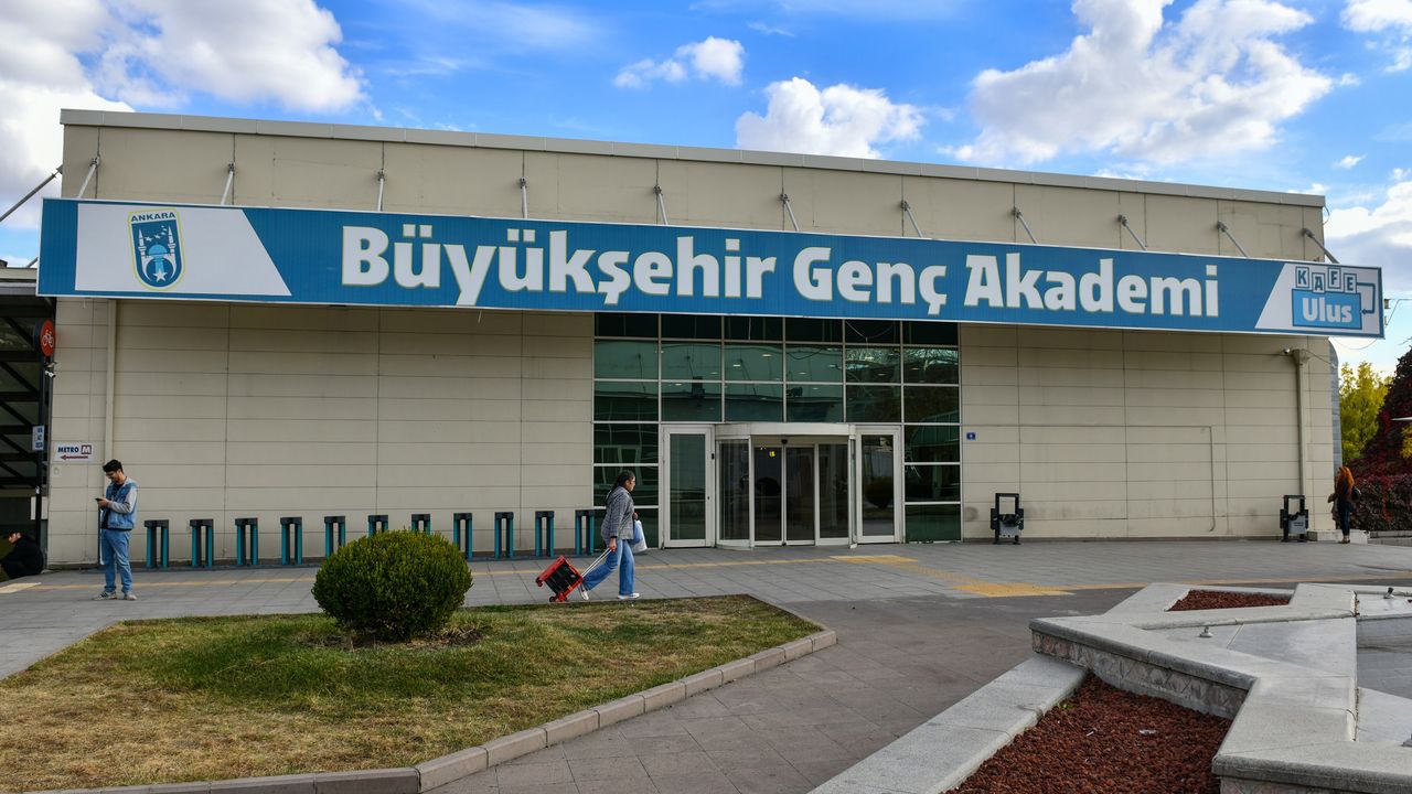 Üniversite Ankara'da okunur