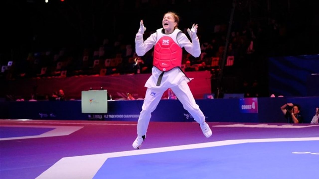 Bakan Bak'tan Merve Dinçel Kavurat'a Tebrik Mesajı