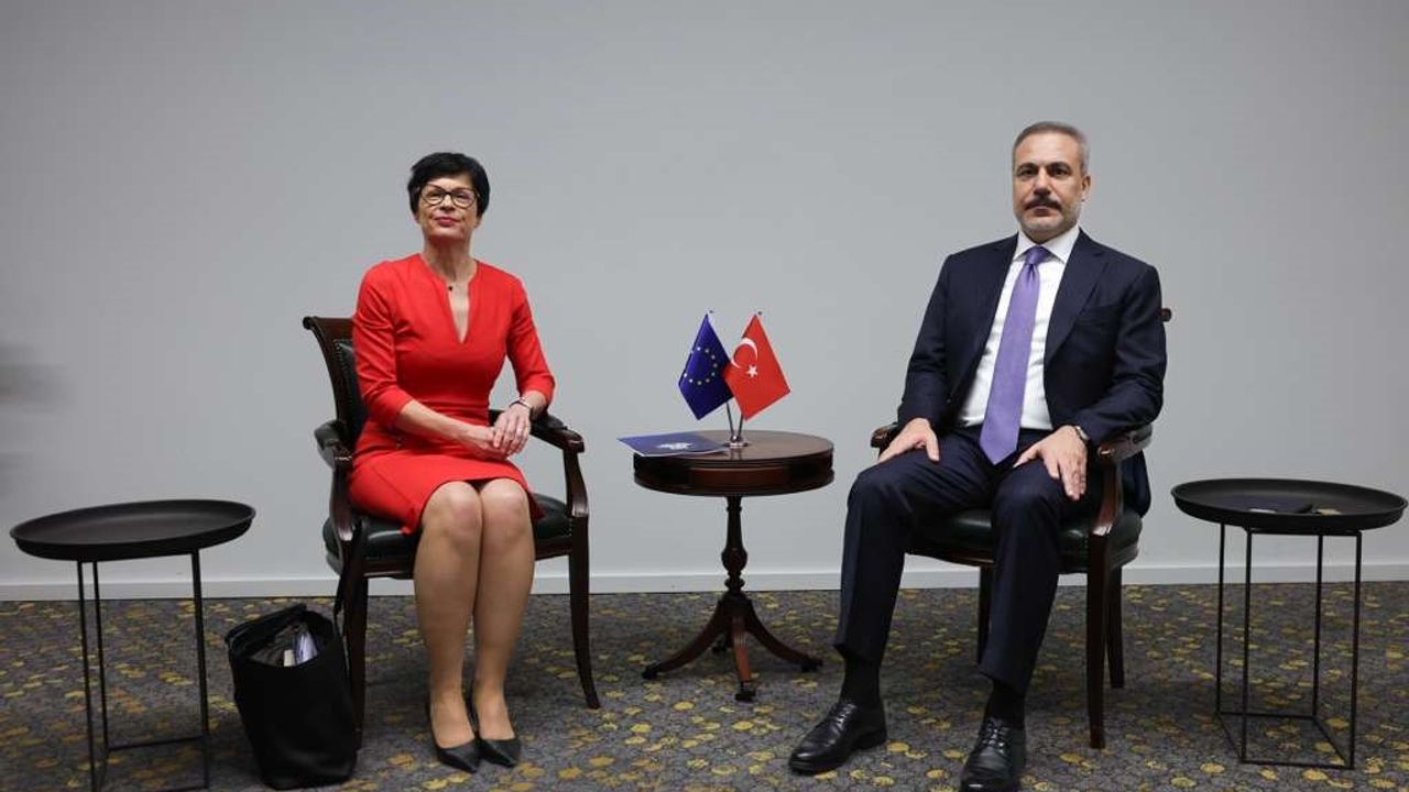Bakan Fidan AB Komiseri ile görüştü