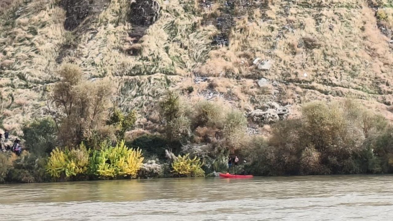 Elazığ'da korku dolu anlar: aile nehir ortasında kaldı