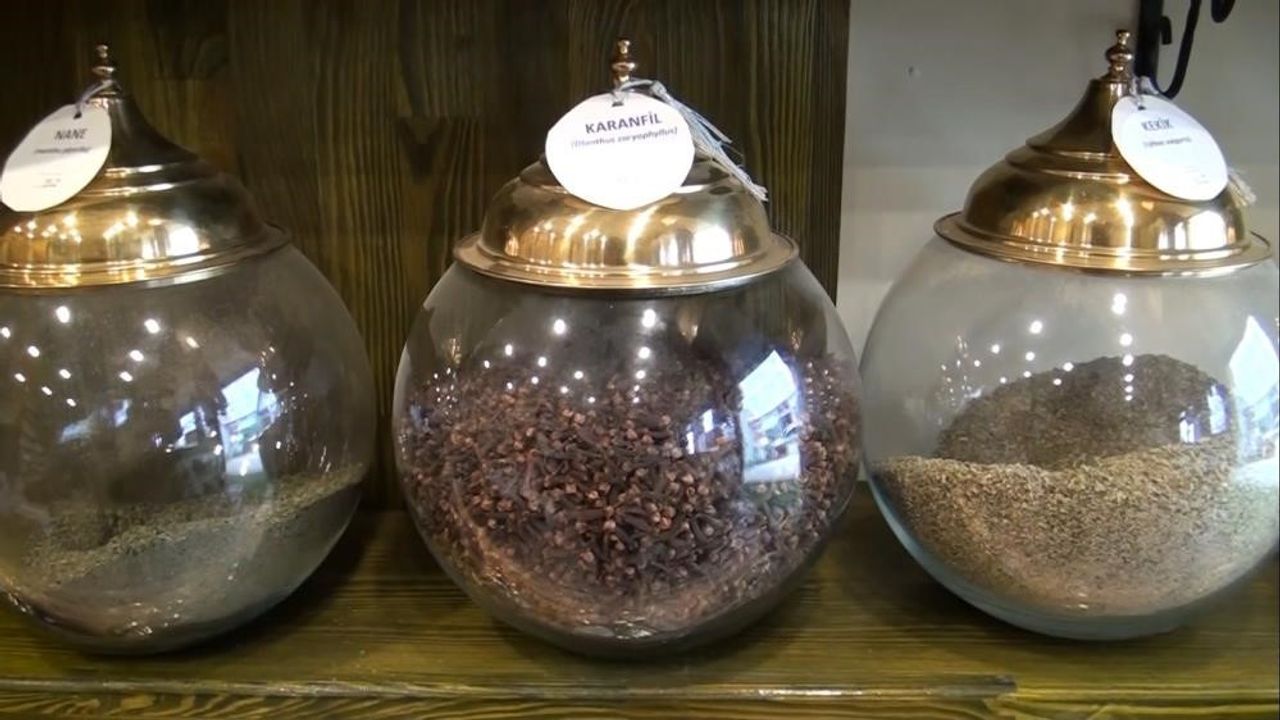 Kütahya'da aktarlara ilgi arttı