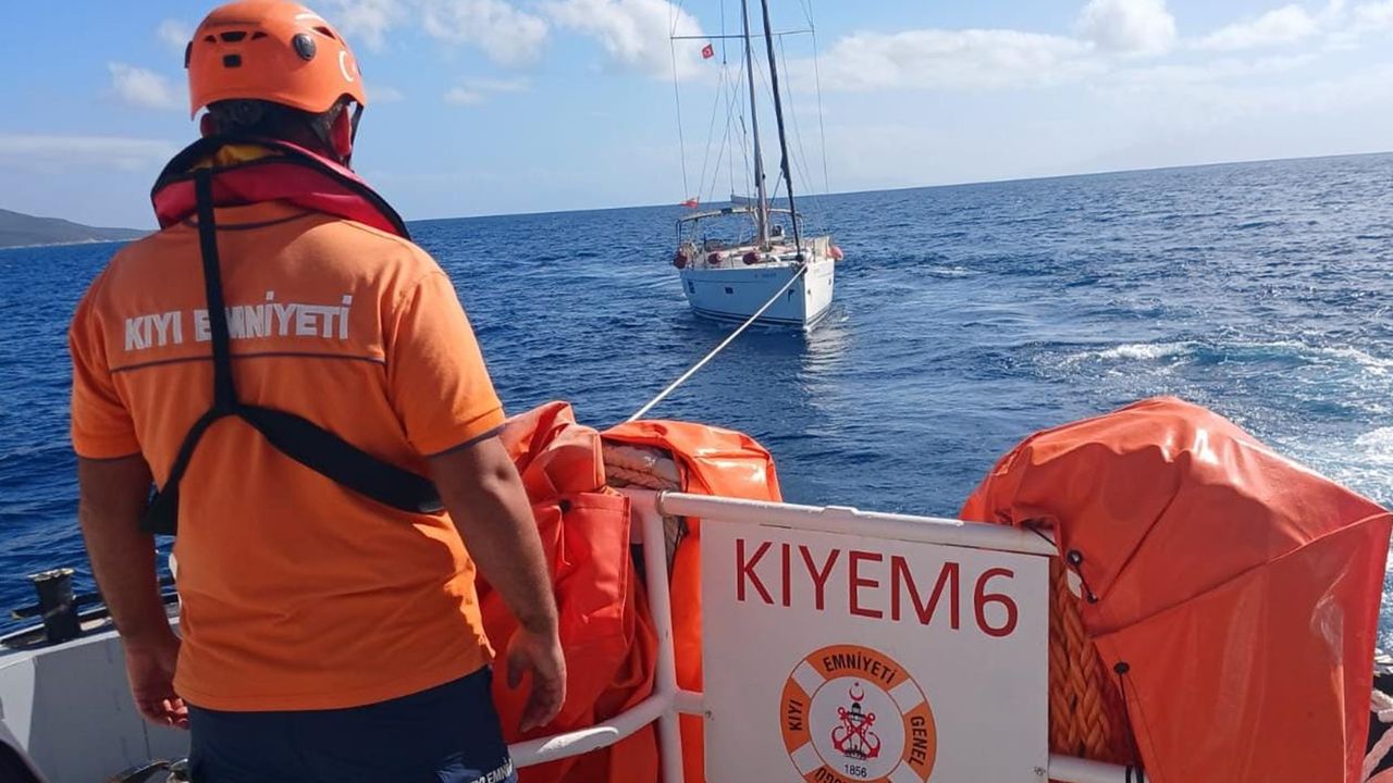 Makine arızası nedeniyle sürüklenen tekne kurtarıldı