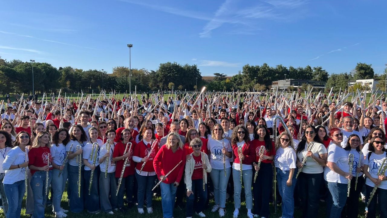 500 flütçü rekor için aynı anda çaldı