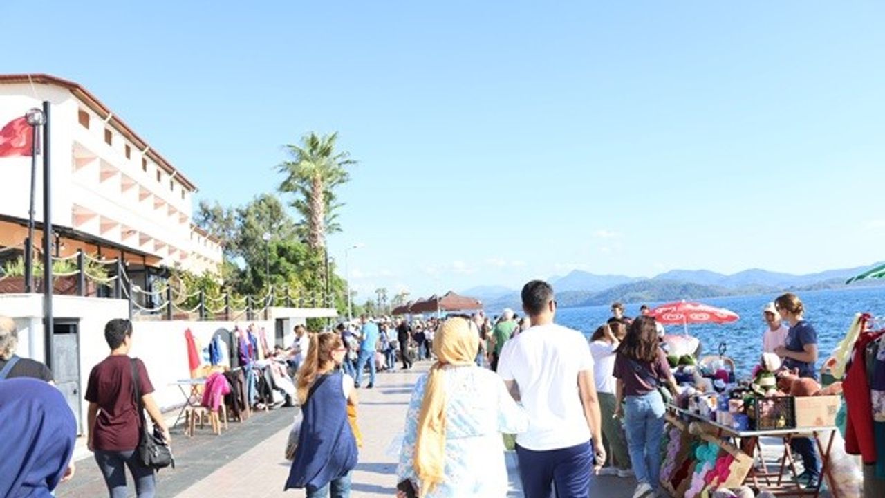 İkinci el pazarında yoğunluk yaşandı