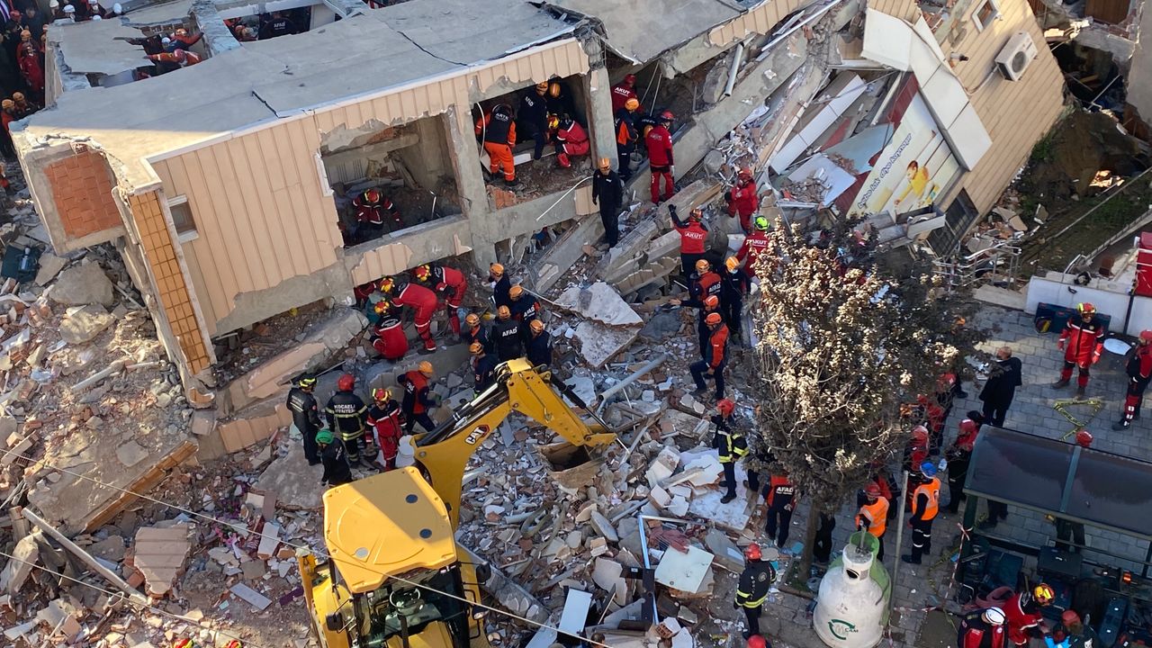 Enkaz altındaki aile fertlerinin kimlikleri belli oldu