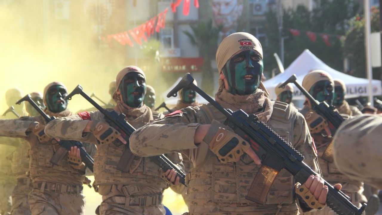 Jandarmanın tüfekli gösterisi nefesleri kesti