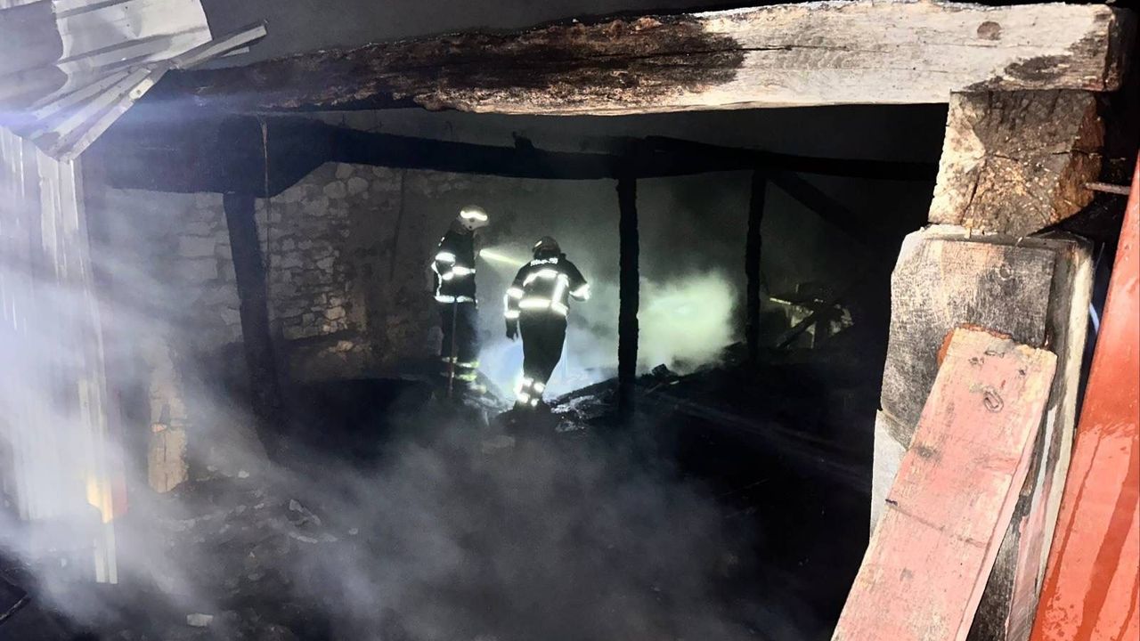 Alevlere teslim olan atölye küle döndü