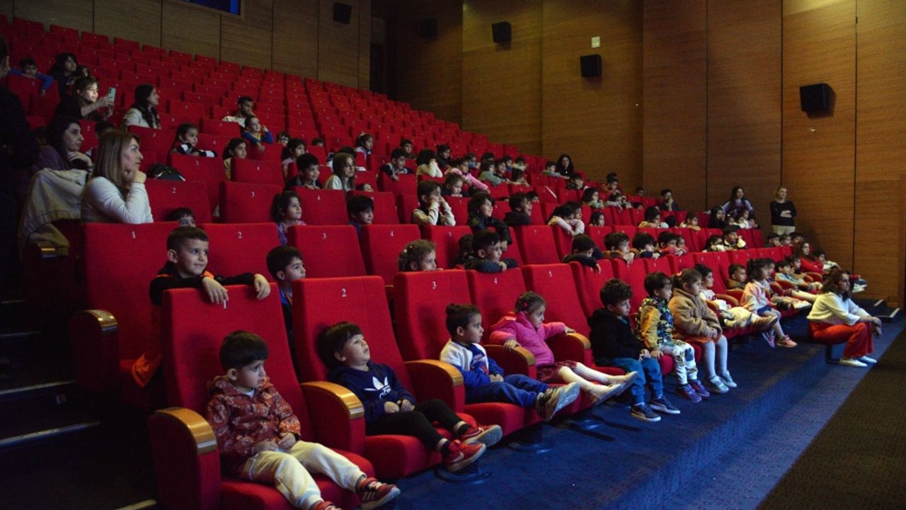 Zarokistan’daki çocuklar tiyatroda buluştu