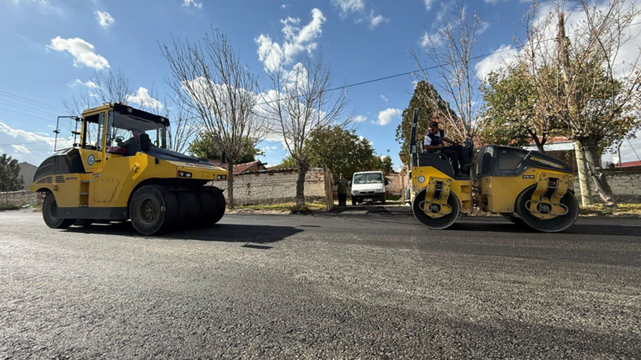 Büyükşehir'den kırsal ilçelere yol yatırımı