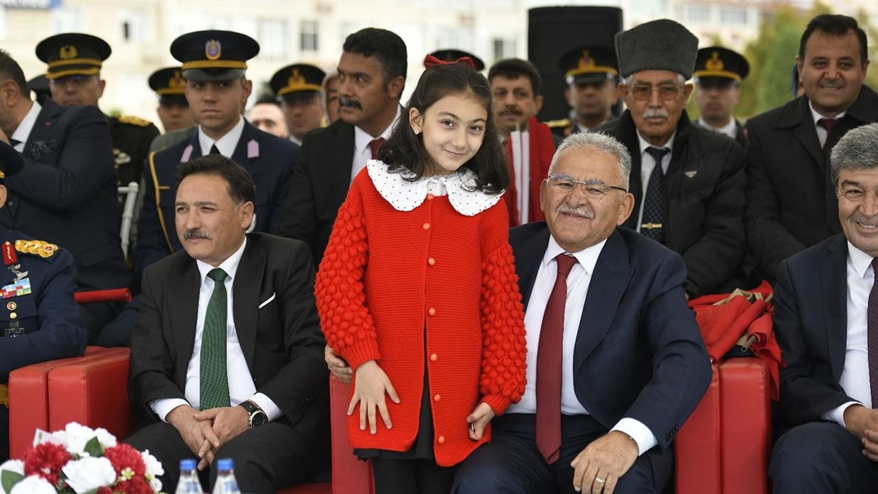 Başkan Büyükkılıç, Cumhuriyetin 102. Yılı Coşkusuna Ortak Oldu