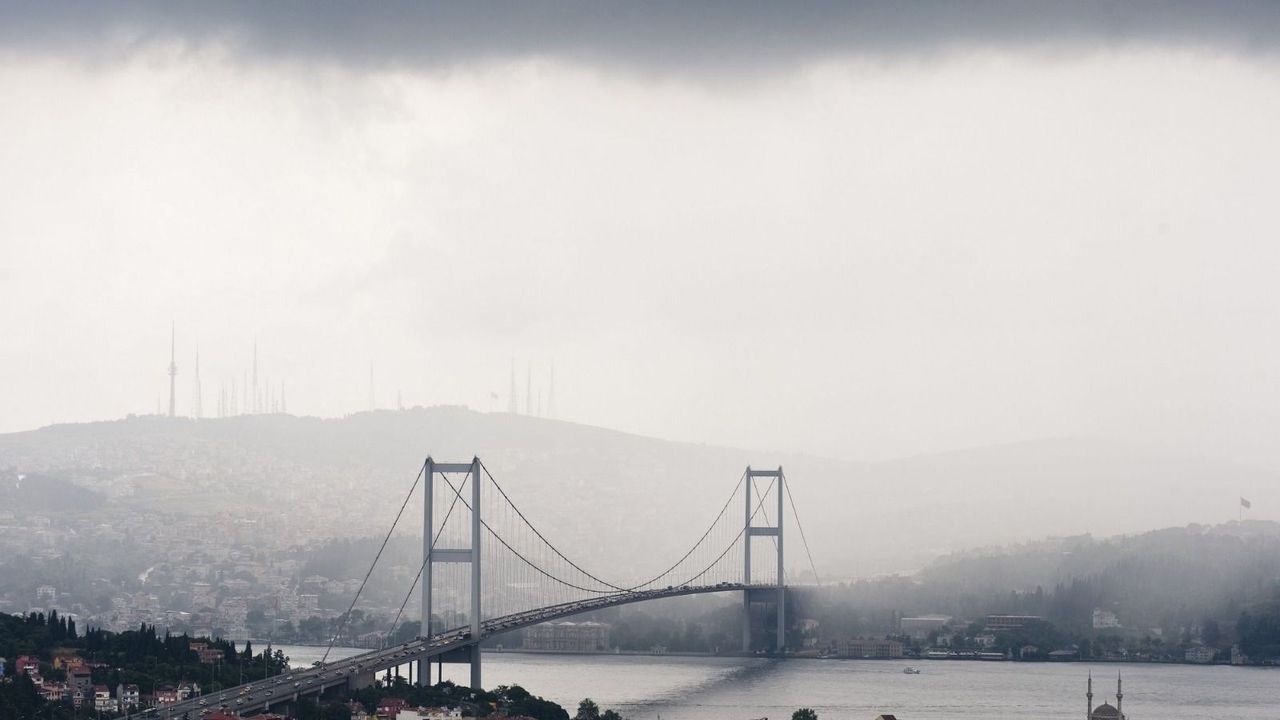 FIRTINA VE KUVVETLİ SAĞANAK YAĞIŞ BEKLENİYOR