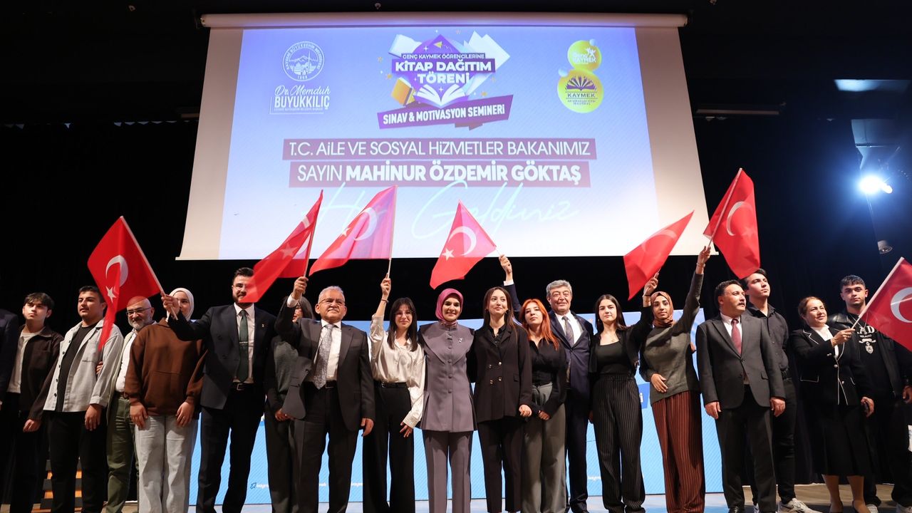 Bakan Göktaş’tan Öğrencilerine Kitap Desteği
