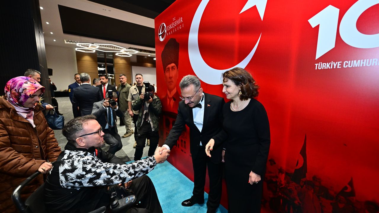 Cumhuriyetin 102. Yılında Coşkulu Kabul Töreni