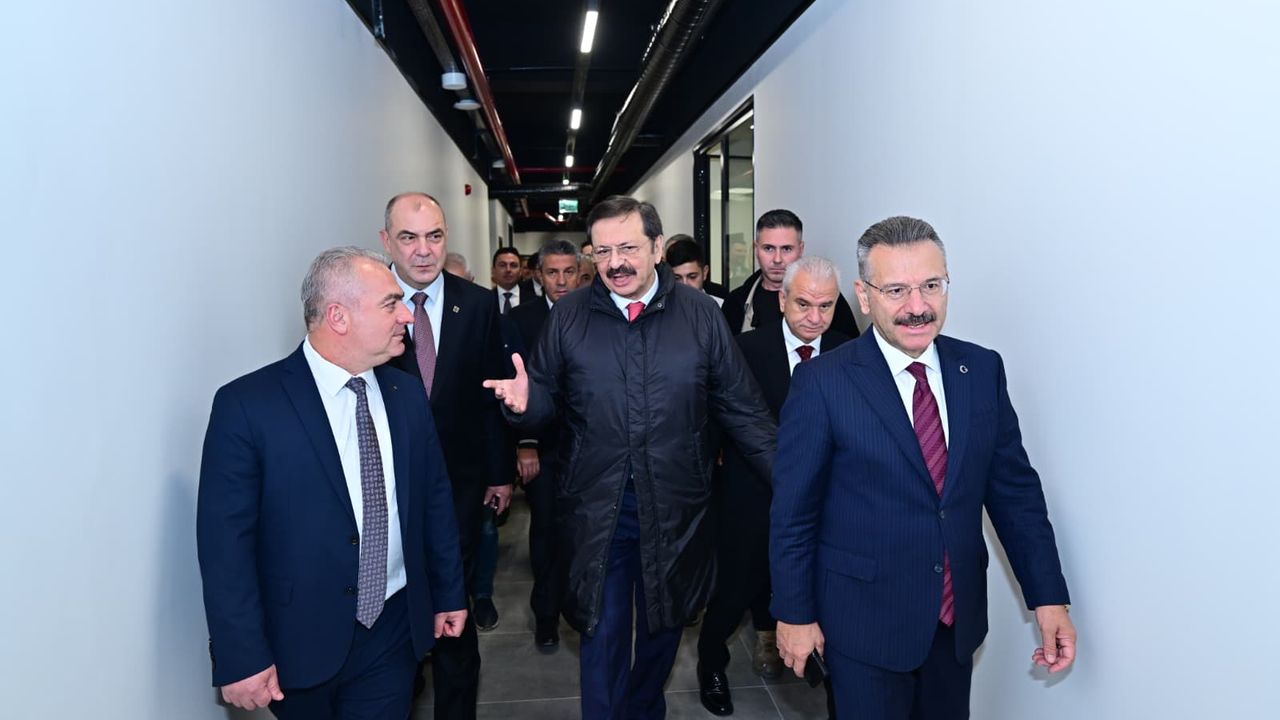 Vali Aksoy ve Hisarcıklıoğlu’ndan ETO’nun Yeni Hizmet Binasına İnceleme