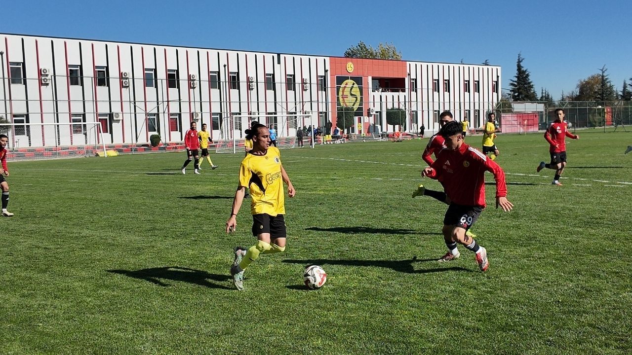 Eskişehirspor hazırlık maçında 2 Eylülspor’a farklı kaybetti