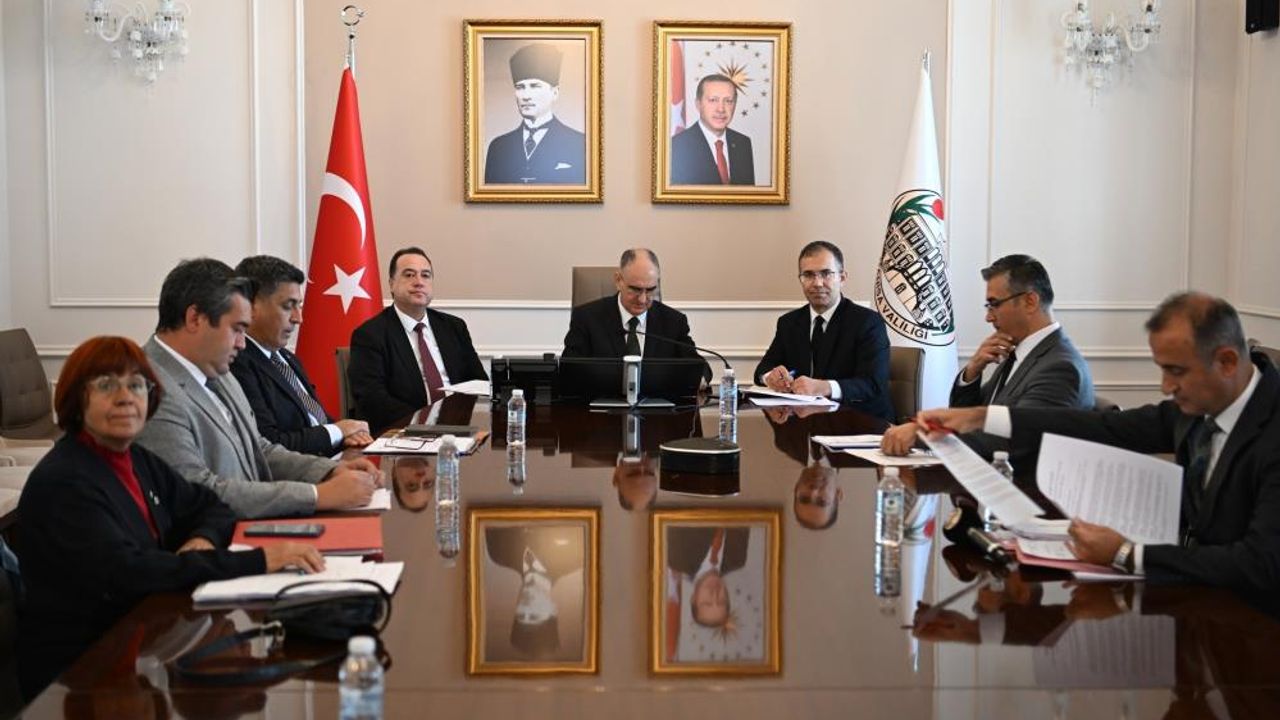 Sahipsiz hayvanlar için tedbirler masaya yatırıldı