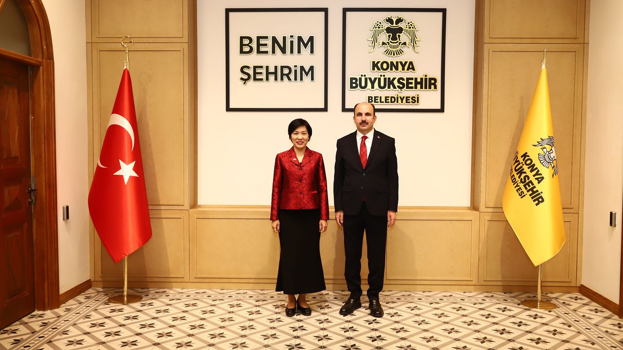 VİETNAM’IN ANKARA BÜYÜKELÇİSİ, BAŞKAN ALTAY’I ZİYARET ETTİ