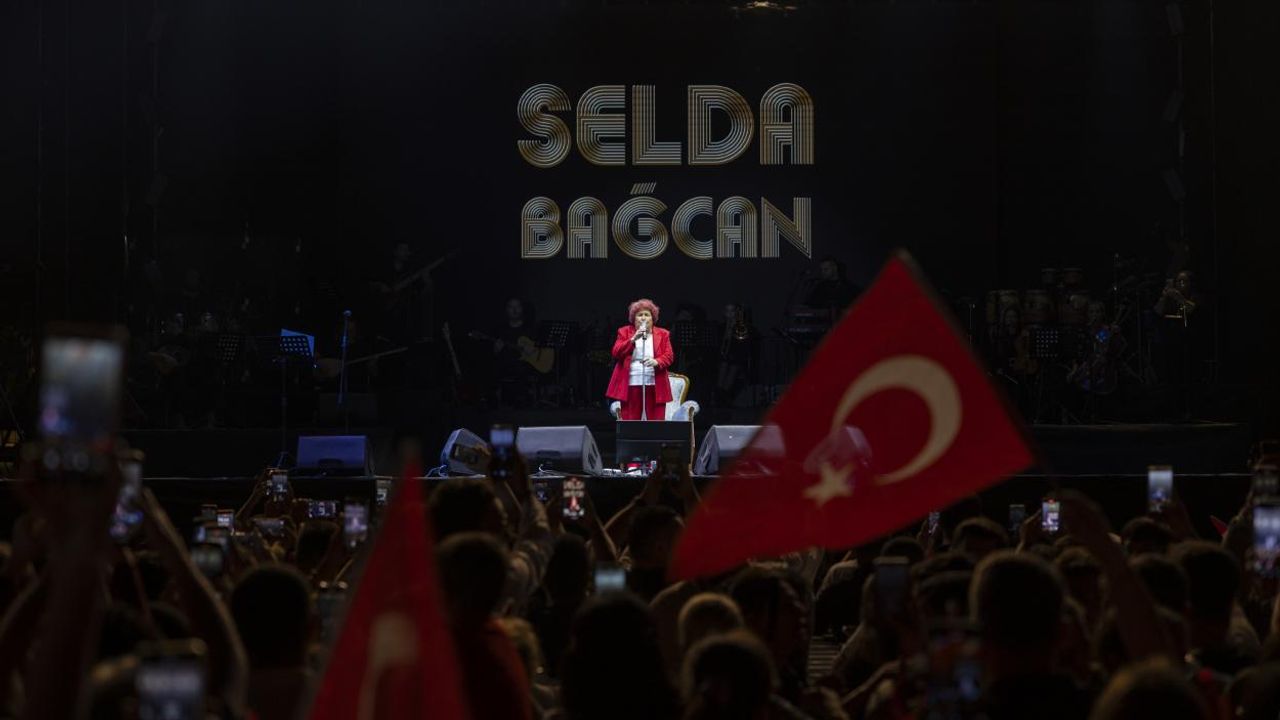 Selda Bağcan Rüzgârı: Cumhuriyet Konserine Yoğun İlgi