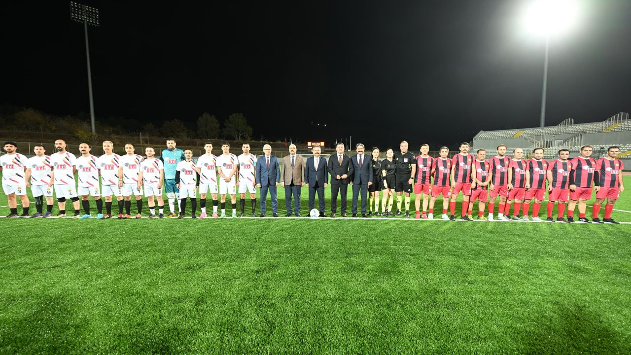 Eskişehir Osmangazi Üniversitesi Futbol Sahası Hizmete Açıldı