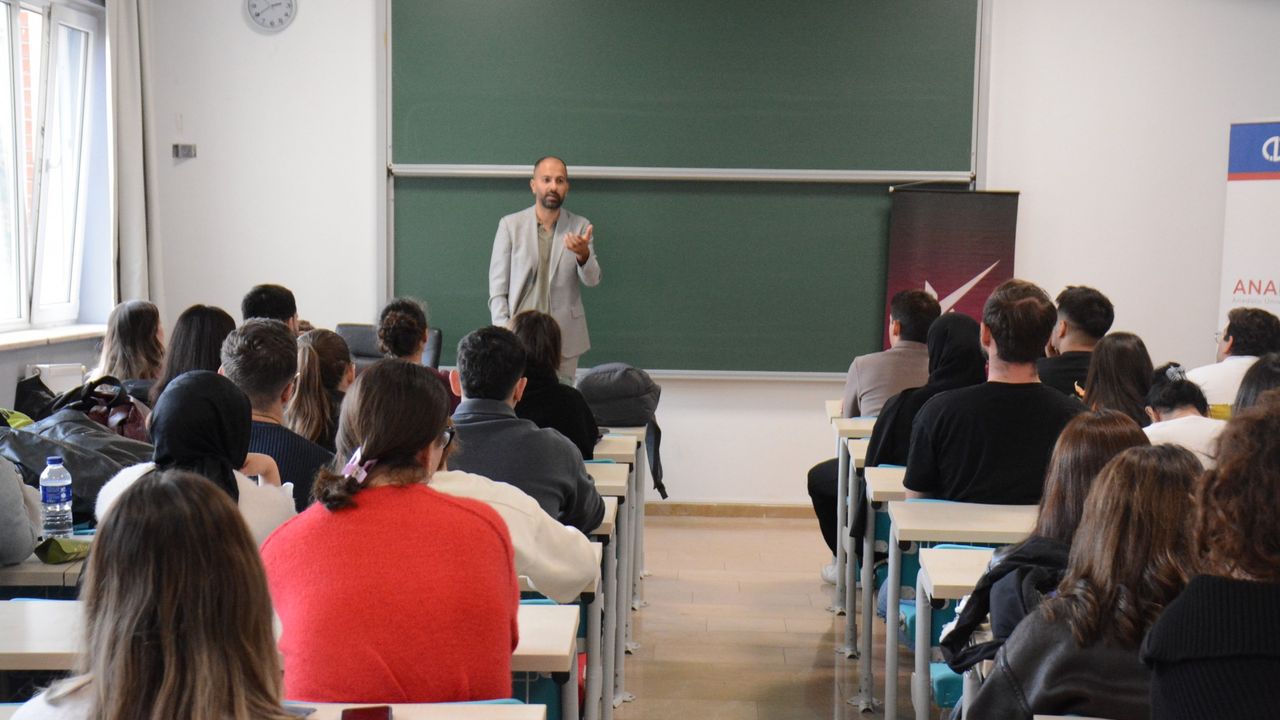 ANAKARİYER tarafından düzenlenen “Kampüste Kariyer” etkinlikleri başladı
