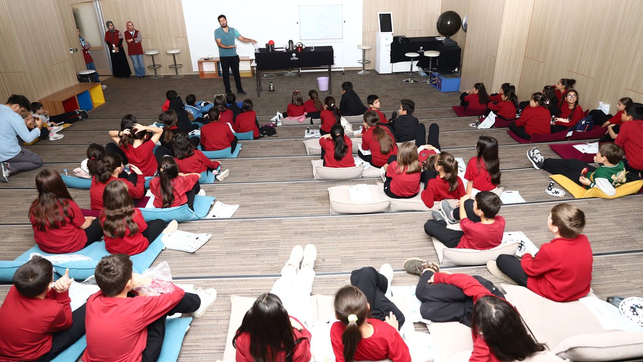 Büyükşehir, 28 İlçeden 13 Bin Öğrenciyi Bilimle Buluşturuyor