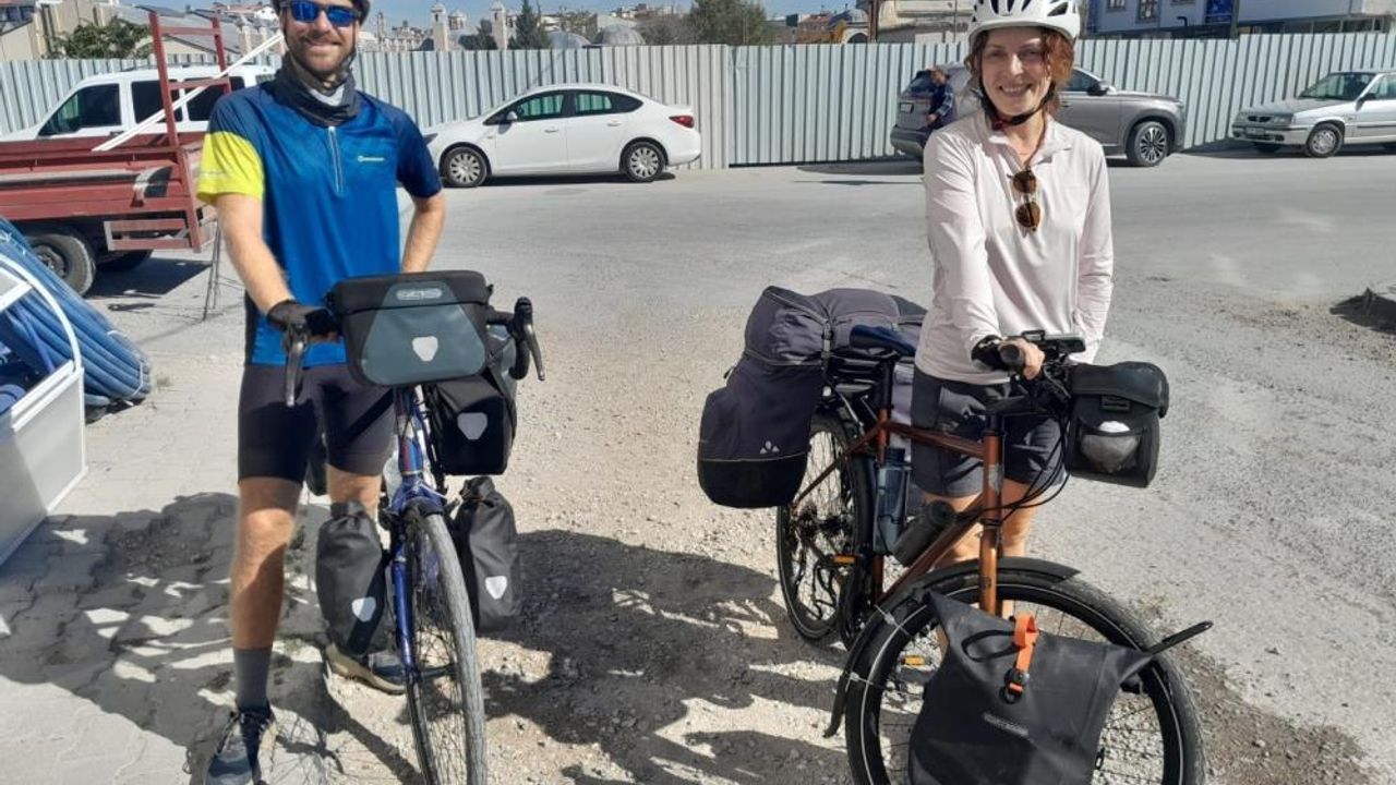 Bisikletle Almanya’dan yola çıkıp, Konya’ya ulaştılar